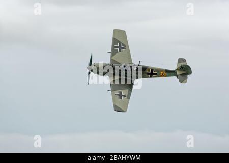 SEPTEMBER 2015, EVERETT, WA: Eine deutsche BF-109E rollt während einer Flugvorführung. Stockfoto