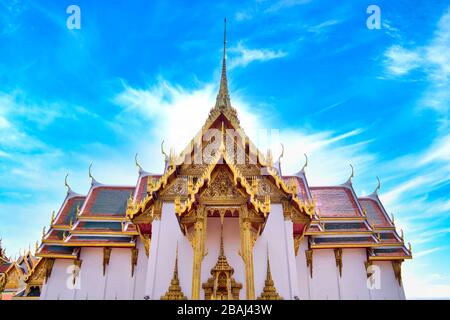 Grand Palace und Wat Pra-Kaews mit Wolke und blauem Himmel, Bangkok, Thailand Stockfoto