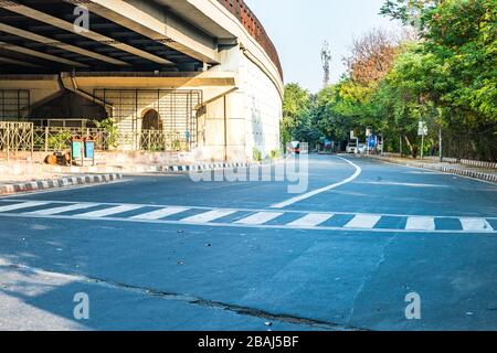 Neu-Delhi, Indien. März 2020. Ein Blick auf die Straße nahe dem U-Bahnhof RK Puram, Neu-Delhi, nachdem er die Ausgangssperre der Bürger abrief, um eine pandemische Novelle Corona zu verhindern Stockfoto