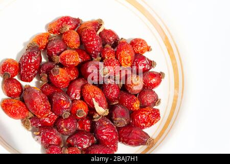 Getrocknete rote reife Rosehupffrucht Stockfoto