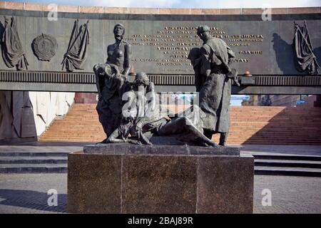 Denkmal für die heldenhaften Verteidiger Leningrads auf dem Siegesplatz (Ploschtschad Pobedy), Sankt Petersburg, Russische Föderation Stockfoto