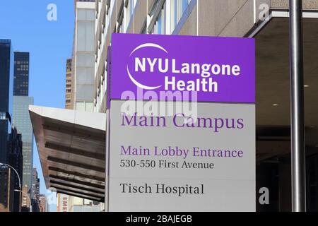 Ein Schild für NYU Langone Health, Tisch Hospital, New York, New York. Stockfoto