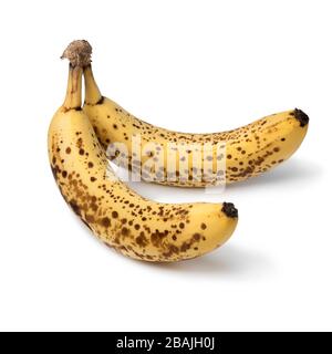 Paar reife Bananen mit braunen Flecken, isoliert auf weißem Grund Stockfoto