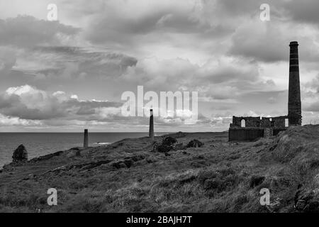 Levant Mine, UNESCO-Weltkulturerbe, Penwith Peninsula, Cornwall, Großbritannien. Schwarzweiß-Version Stockfoto