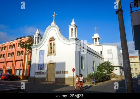 Mindelo/Kap Verde - 20. August 2018 - kleine koloniale Kirche, Sao Vicente Stockfoto