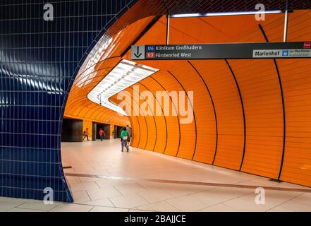 München; Bayern; Orange-Tunnel am Bahnhof Marienplatz Stockfoto