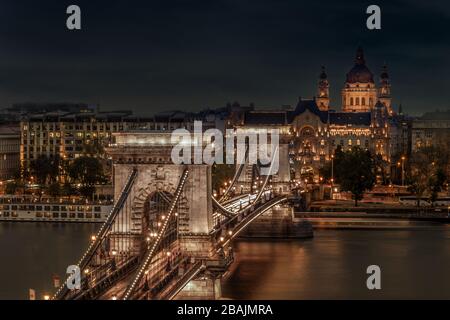 Budapester Kettenbrücke verbindet die Pest mit Buda Stockfoto