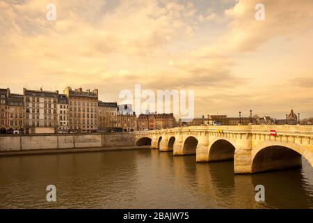 Brücke Pont Neuf über die seine bei Ile de la Cite, Paris, Frankreich Stockfoto