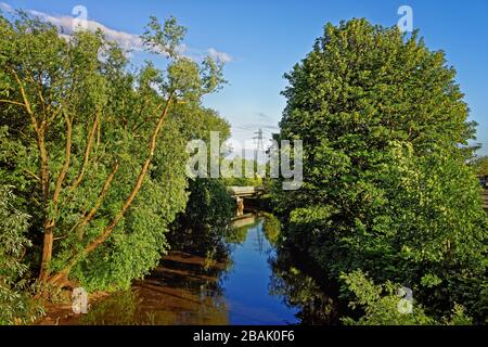 UK, South Yorkshire, Sheffield, River Don und Supertram Bridge von Blackburn Meadows Way Stockfoto