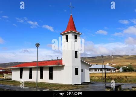 Die Kirche in der Stadt Cerro Castillo, Region Magallanes, Patagonien, Chile, Südamerika Stockfoto