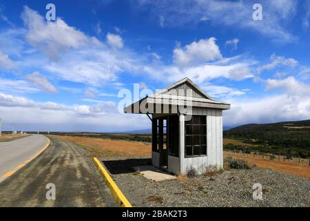 Blick auf die Route 9, in der Nähe der Stadt Punta Arenas, Patagonien, Chile, Südamerika Stockfoto