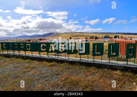 Blick auf die Stadt Cerro Castillo, die Region Magallanes, Patagonien, Chile, Südamerika Stockfoto