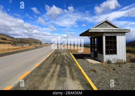 Blick auf die Route 9, in der Nähe der Stadt Punta Arenas, Patagonien, Chile, Südamerika Stockfoto