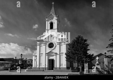 Außenansicht der Kirche Maria Auxiliadora, Stadt Puerto Natales, Patagonien, Chile, Südamerika Stockfoto