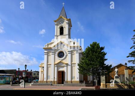 Außenansicht der Kirche Maria Auxiliadora, Stadt Puerto Natales, Patagonien, Chile, Südamerika Stockfoto