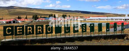 Blick auf die Stadt Cerro Castillo, die Region Magallanes, Patagonien, Chile, Südamerika Stockfoto