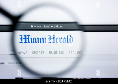 Los Angeles, Kalifornien, USA - 25. Juni 2019: Illustrative Editorial der MiamiHerald Website Homepage. Das Logo von Miami Herald ist auf dem Bildschirm zu sehen. Stockfoto