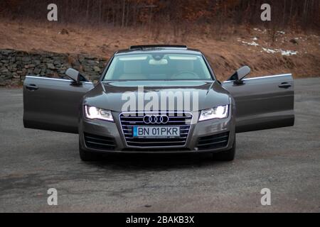 Parkassistenz - Parksensoren am Autostoßfänger montiert. Hinten, vorne und seitlich. Stockfoto