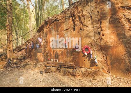 Besuch des Hellfire Pass Memorial in der Provinz Kanchanaburi, Thailand. Stockfoto