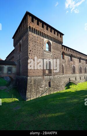 Schloss Castello Sforzesco, Turm Torre Falconiera del Castello und Brücke Ponticella di Ludovico il Moro, Mailand, Lombardei, Italien, Europa Stockfoto