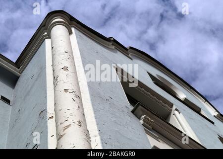 Gebäude im Jugendstil im Stadtteil Eira im Zentrum von Helsinki Finnland, Juni 2019. Schöne bunte Viertel mit einzigartigen Gebäuden. Stockfoto