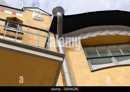 Gebäude im Jugendstil im Stadtteil Eira im Zentrum von Helsinki Finnland, Juni 2019. Schöne bunte Viertel mit einzigartigen Gebäuden. Stockfoto