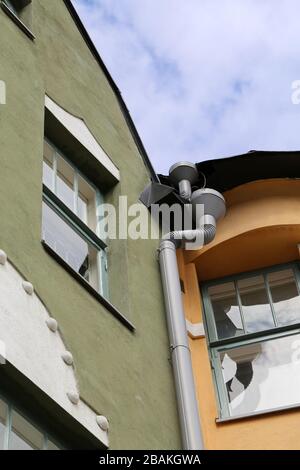 Gebäude im Jugendstil im Stadtteil Eira im Zentrum von Helsinki Finnland, Juni 2019. Schöne bunte Viertel mit einzigartigen Gebäuden. Stockfoto