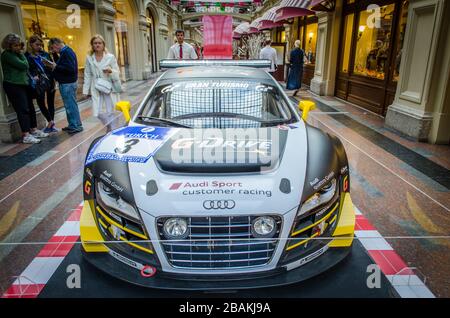 Rennwagen in Ladendisplays Stockfoto