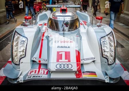 Rennwagen in Ladendisplays Stockfoto