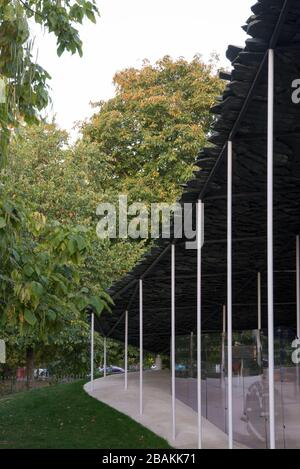 Serpentine Pavilion 2019, Kensington Gardens, London entworfen von Junya Ishigami. Stockfoto