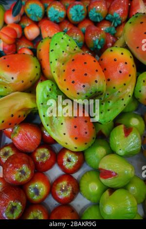 Frutta Martorana, typisch sizilianische süße Marzipanfrüchte, Sizilien, Italien, Europa Stockfoto