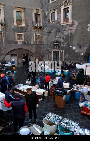 Fischmarkt auf einem Platz in Catania, Italien Stockfoto