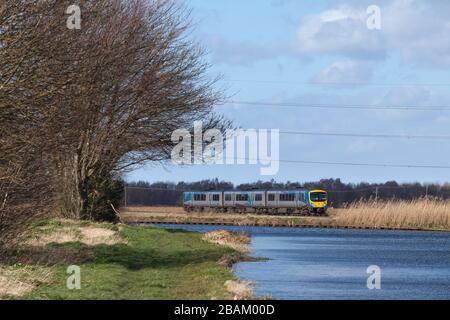 12/3/2020 Godnow Bridge (westlich von Crowle) 185141 1053 Flughafen Manchester nach Cleethorpes Stockfoto