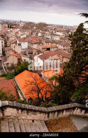 Avignon aus den Rocher des Doms-Gärten in Südfrankreich. Stockfoto