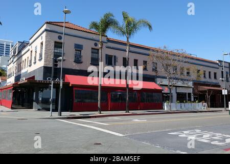 Santa Monica, CA/USA - 21. März 2020: Gehobenes Steakhaus an der Ocean Avenue in Santa Monica während der Quarantäne des Coronavirus geschlossen Stockfoto