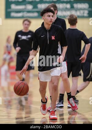 Basketball-Action mit Kuna gegen Moskau High School in Boise, Idaho. Stockfoto