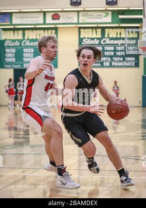 Basketball-Action mit Kuna gegen Moskau High School in Boise, Idaho. Stockfoto