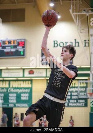 Basketball-Action mit Kuna gegen Moskau High School in Boise, Idaho. Stockfoto