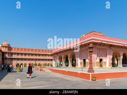 Die Diwan-i-Khas (Halle des Privatpublikums) im Zentrum der Sarvatobhadra im Stadtpalast, Altstadt, Jaipur, Rajasthan, Indien Stockfoto