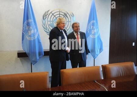 Manhattan, Vereinigte Staaten Von Amerika. März 2017. NEW YORK, NY - 23. MÄRZ: Der britische Außenminister Boris Johnson nimmt am 23. März 2017 in New York City an einem Treffen mit UN-Generalsekretär Antonio Guterres bei den Vereinten Nationen (UN). Johnson gab eine Botschaft ab, dass Großbritannien nach dem Terroranschlag von Westminster, der gestern fünf Menschen tot ließ, weiterhin stark bleiben wird. Personen: Boris Johnson Credit: Storms Media Group/Alamy Live News Stockfoto