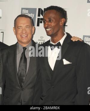 Manhattan, Vereinigte Staaten Von Amerika. September 2013. NEW YORK, New York - 27. SEPTEMBER: Barkhad Abdi Mahat M.Ali Tom Hanks Faysal Ahmed Tom Hanks Mahat M. Ali besucht die Eröffnungsnacht Gala-Weltpremiere von 'Kapitän Phillips' während des 51. New York Film Festivals in der Alice Tully Hall im Lincoln Center am 27. September 2013 in New York City Menschen: Barkhad Abdi Mahat M.Ali Tom Hanks Faysal Ahmed, Tom Hanks Mahat M. Ali Credit: Storms Media Group/Alamy Live News Stockfoto