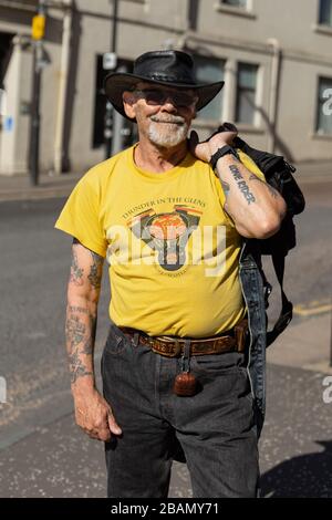 Stilvoller Fremder in Glasgow Stockfoto