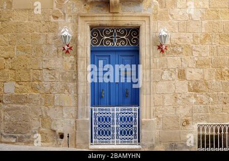 Detail eines Torwegens in der historischen Stadt Senglea, einer der drei Städte über dem Grand Harbour von der Hauptstadt Maltas, Valletta. Stockfoto