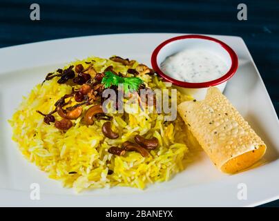 Gemüsebiryani im Handi Biryani. Stockfoto