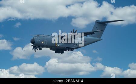 CHESTER, Großbritannien - 28. MÄRZ 2020: Airbus A400 Miltary Aircraft der Royal Air Force Stockfoto