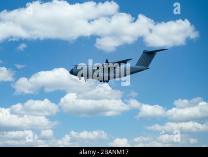 CHESTER, Großbritannien - 28. MÄRZ 2020: Airbus A400 Miltary Aircraft der Royal Air Force Stockfoto