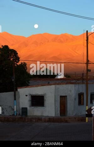 Schöner Sonnenuntergang in Tolar Grande, Salta, Argentinien. Stockfoto