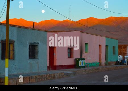 Schöner Sonnenuntergang in Tolar Grande, Salta, Argentinien. Stockfoto