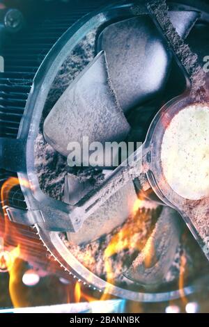 Alte Computersystemeinheit mit Staub im Inneren Stockfoto