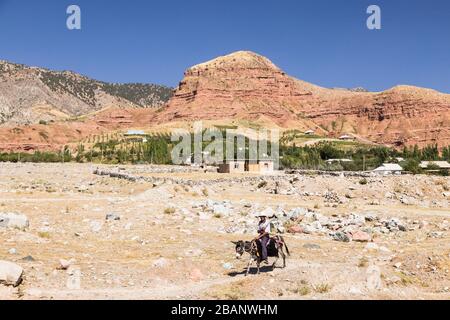 Lokales Dorf in der Nähe von Denau, als Festung Chorienes von Alexander der großen Geschichte, Surxondaryo-Region, Usbekistan, Zentralasien, Asien Stockfoto